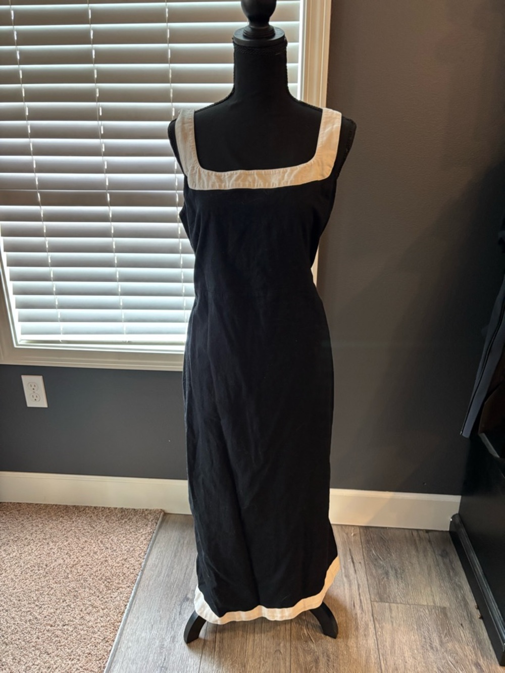 Abercrombie & Fitch Black Maxi Dress with White Trim - Classic Square Neck